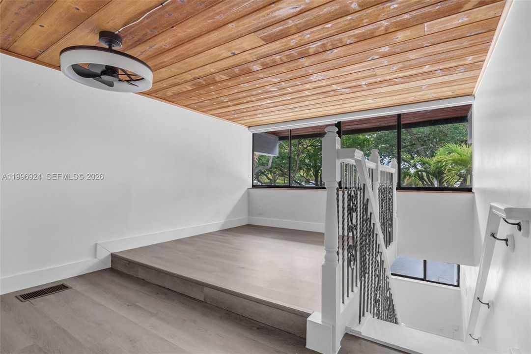 Active With Contract: $449,000 (2 beds, 2 baths, 972 Square Feet)