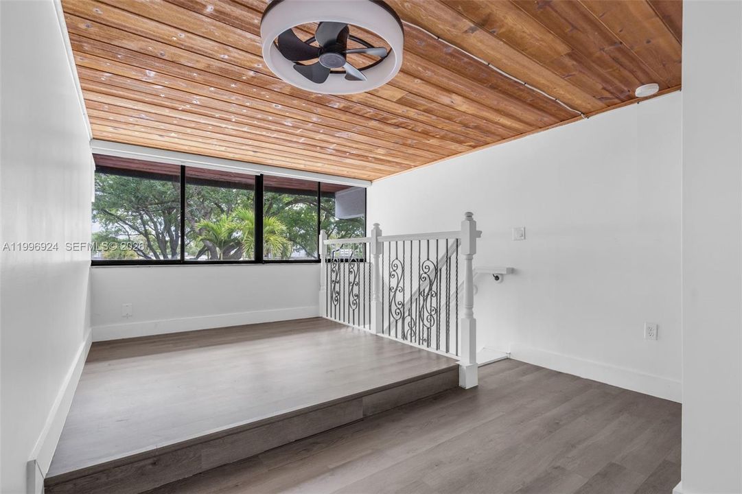 Active With Contract: $449,000 (2 beds, 2 baths, 972 Square Feet)