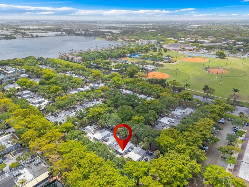 Active With Contract: $449,000 (2 beds, 2 baths, 972 Square Feet)