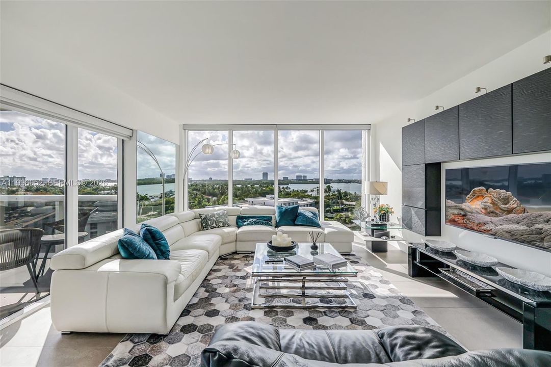 For Sale: $1,890,000 (3 beds, 2 baths, 1300 Square Feet)
