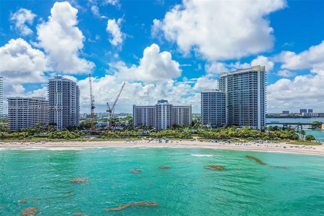 For Sale: $1,890,000 (3 beds, 2 baths, 1300 Square Feet)