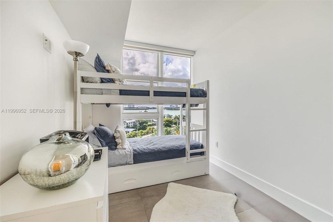 For Sale: $1,890,000 (3 beds, 2 baths, 1300 Square Feet)