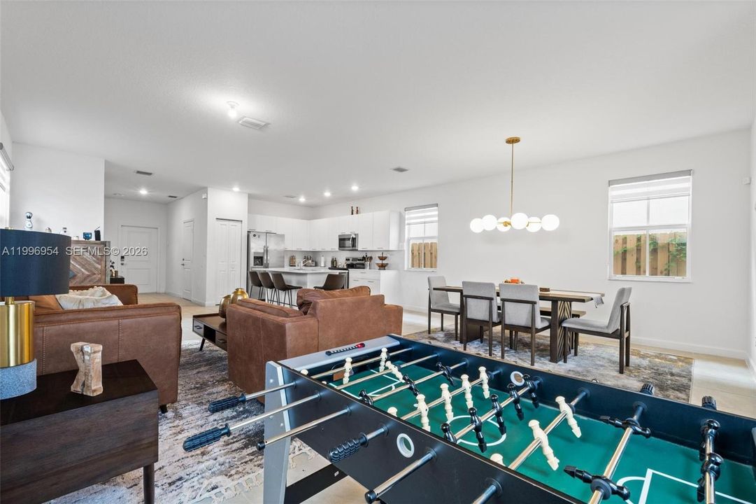 For Sale: $657,000 (5 beds, 3 baths, 2233 Square Feet)