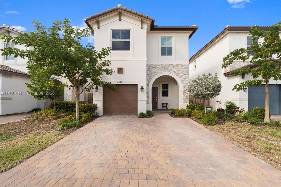 For Sale: $657,000 (5 beds, 3 baths, 2233 Square Feet)