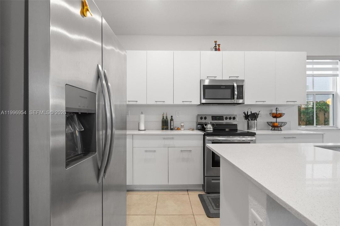 For Sale: $657,000 (5 beds, 3 baths, 2233 Square Feet)