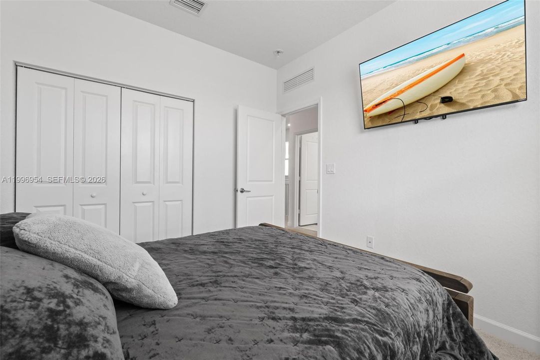 For Sale: $657,000 (5 beds, 3 baths, 2233 Square Feet)