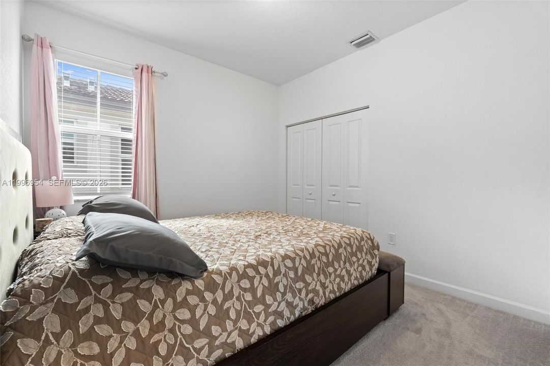 For Sale: $657,000 (5 beds, 3 baths, 2233 Square Feet)