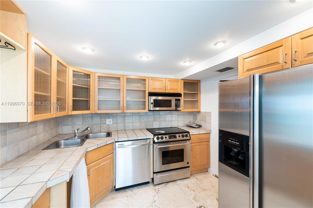 Active With Contract: $4,500 (2 beds, 2 baths, 1365 Square Feet)
