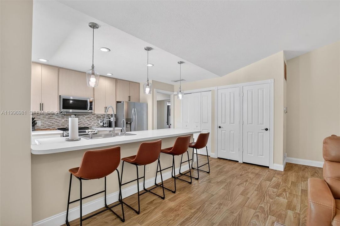 For Sale: $375,000 (2 beds, 2 baths, 1152 Square Feet)