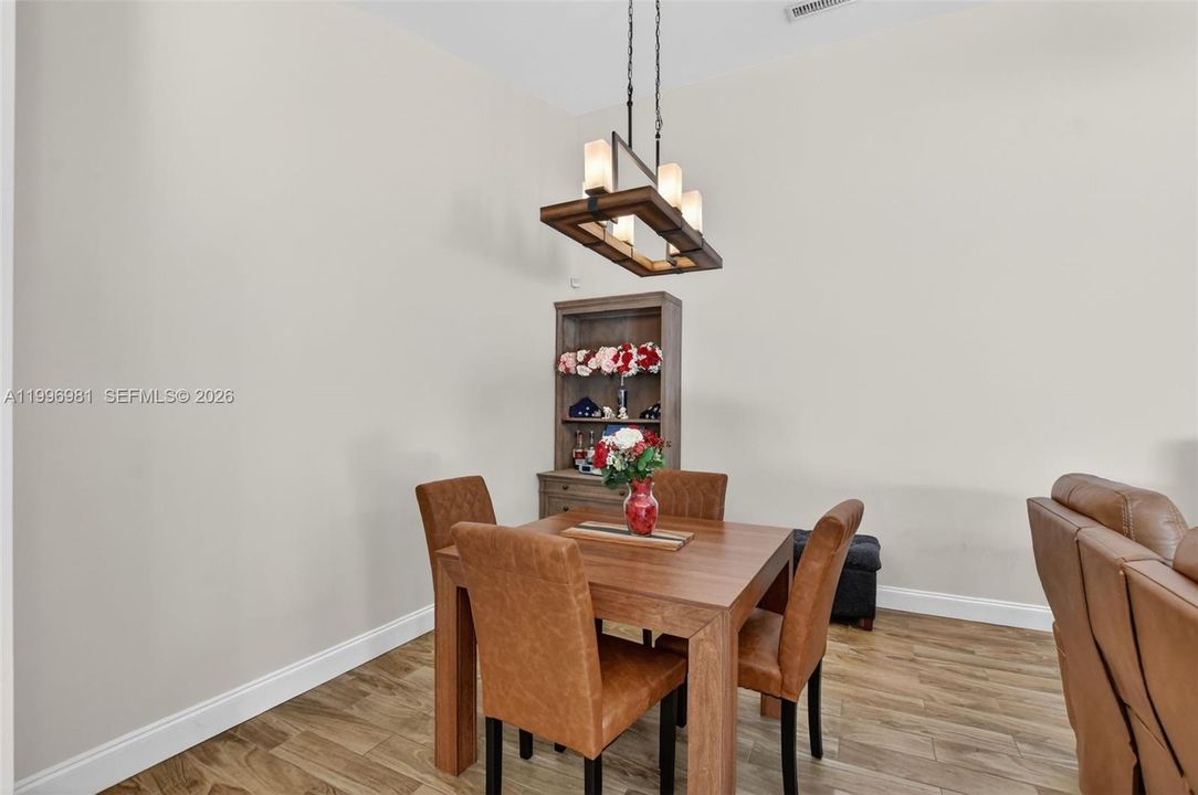 For Sale: $375,000 (2 beds, 2 baths, 1152 Square Feet)