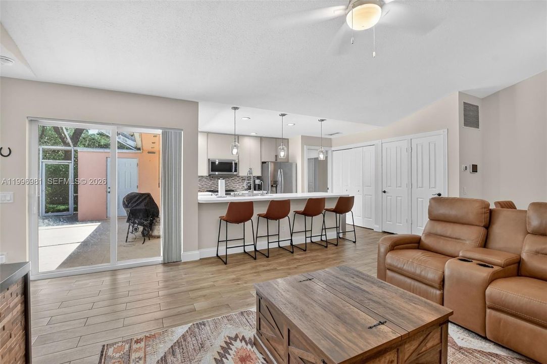 For Sale: $375,000 (2 beds, 2 baths, 1152 Square Feet)