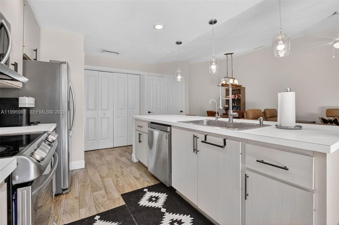 For Sale: $375,000 (2 beds, 2 baths, 1152 Square Feet)
