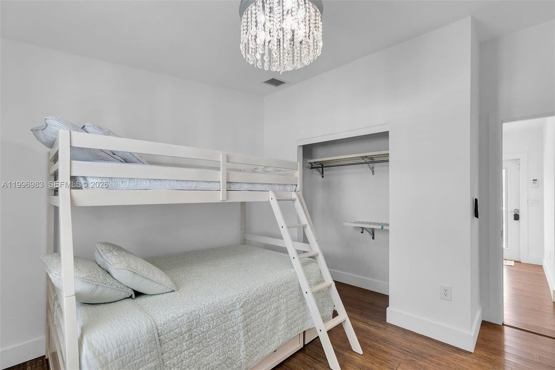 En Venta: $1,350,000 (3 camas, 2 baños, 1551 Pies cuadrados)