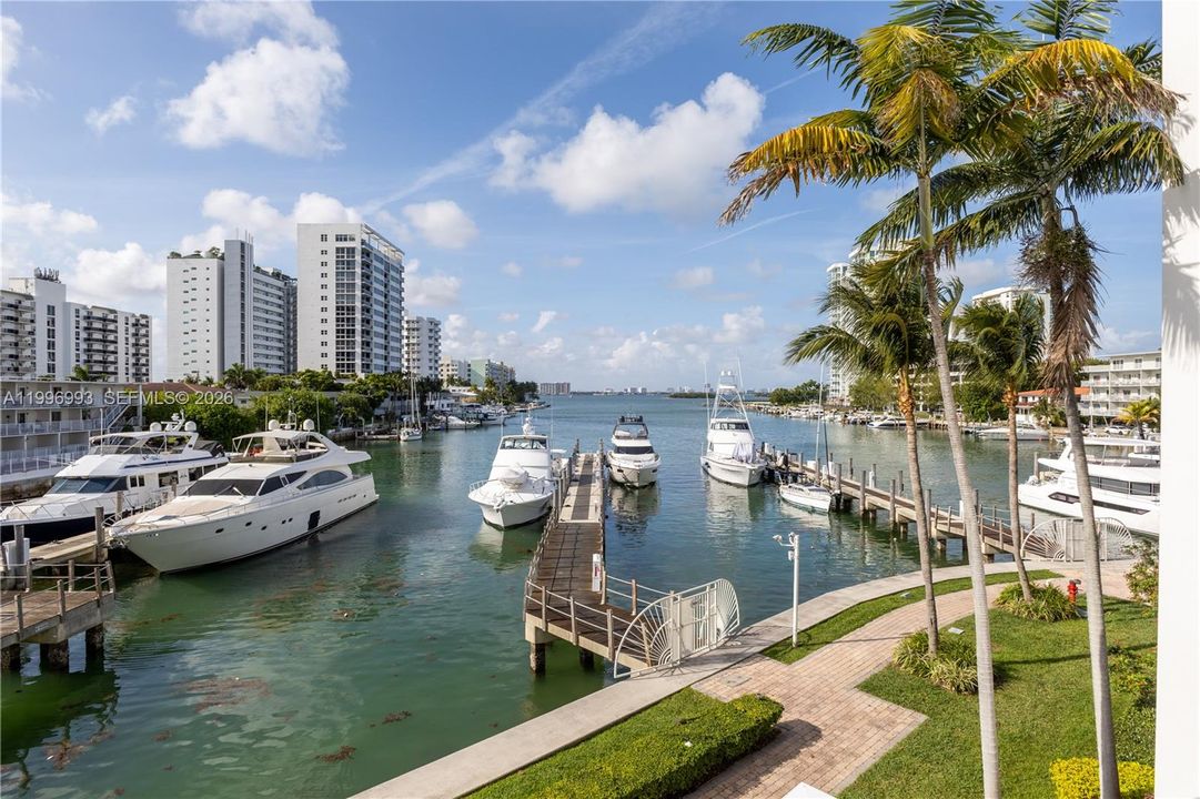 Active With Contract: $749,000 (3 beds, 2 baths, 1336 Square Feet)