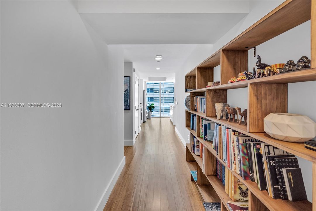 For Sale: $699,000 (2 beds, 2 baths, 1327 Square Feet)