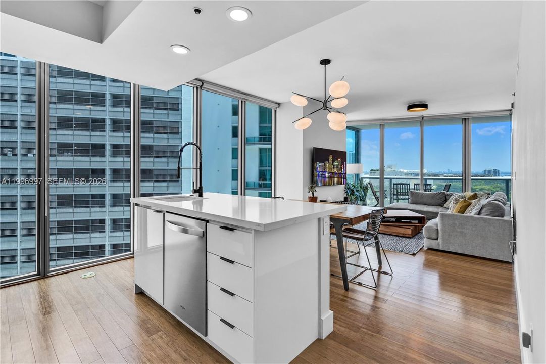 For Sale: $699,000 (2 beds, 2 baths, 1327 Square Feet)