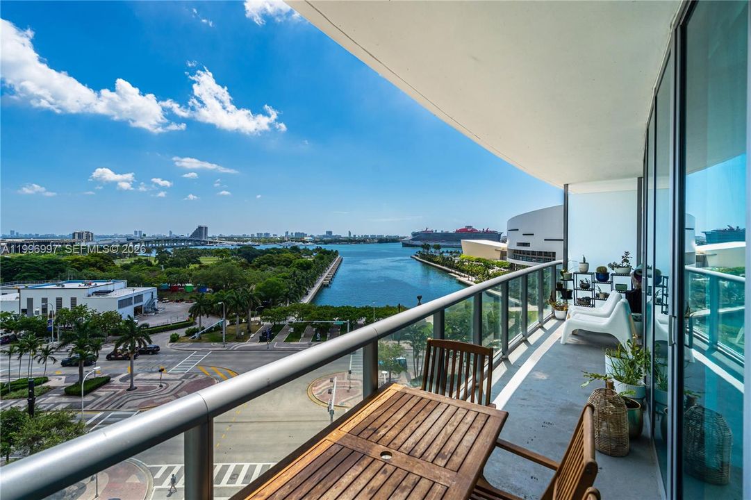 For Sale: $699,000 (2 beds, 2 baths, 1327 Square Feet)