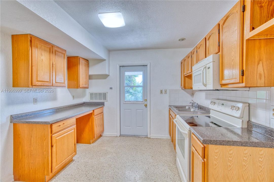 En Venta: $569,000 (0 camas, 0 baños, 1450 Pies cuadrados)