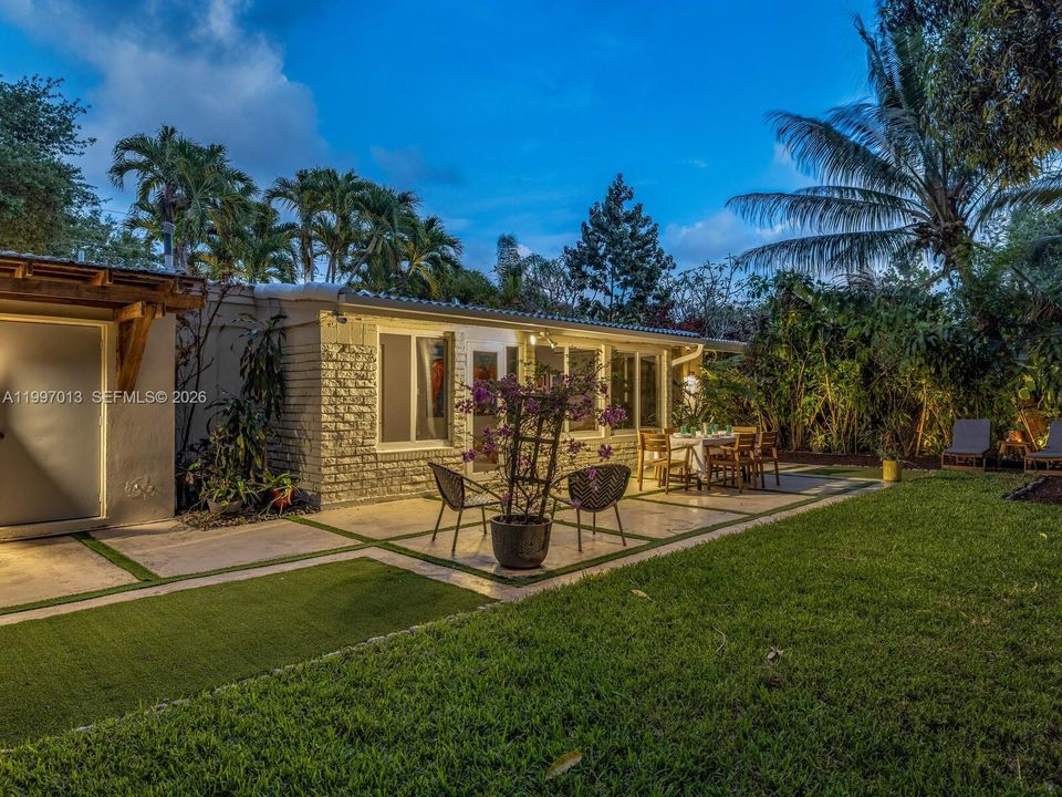 Active With Contract: $1,325,000 (3 beds, 2 baths, 2242 Square Feet)
