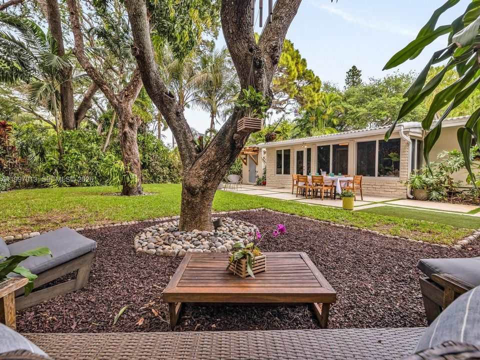 Active With Contract: $1,325,000 (3 beds, 2 baths, 2242 Square Feet)