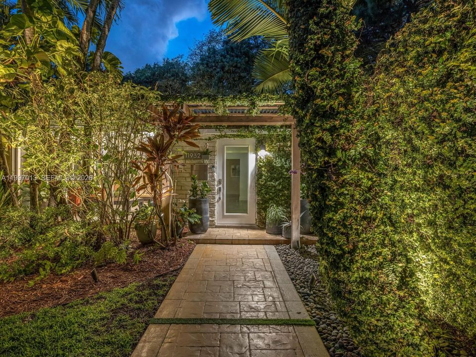 Active With Contract: $1,325,000 (3 beds, 2 baths, 2242 Square Feet)