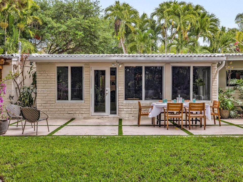Active With Contract: $1,325,000 (3 beds, 2 baths, 2242 Square Feet)