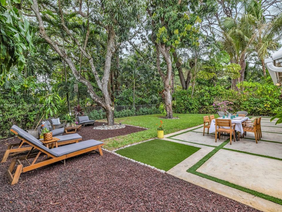 Active With Contract: $1,325,000 (3 beds, 2 baths, 2242 Square Feet)