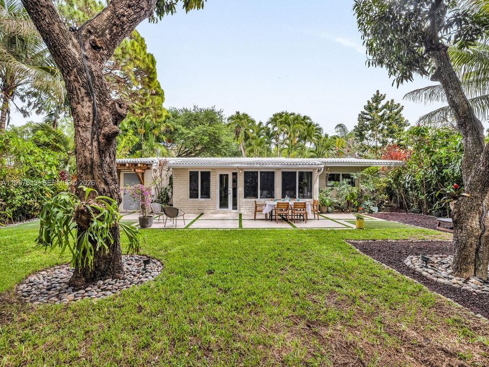 Active With Contract: $1,325,000 (3 beds, 2 baths, 2242 Square Feet)