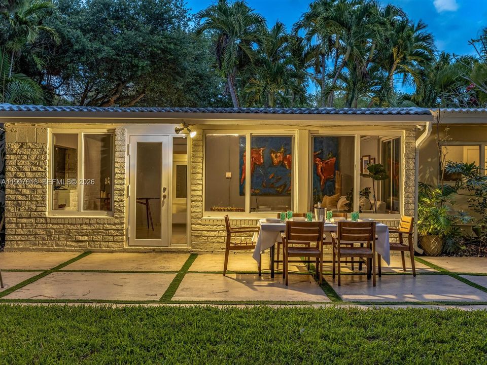Active With Contract: $1,325,000 (3 beds, 2 baths, 2242 Square Feet)