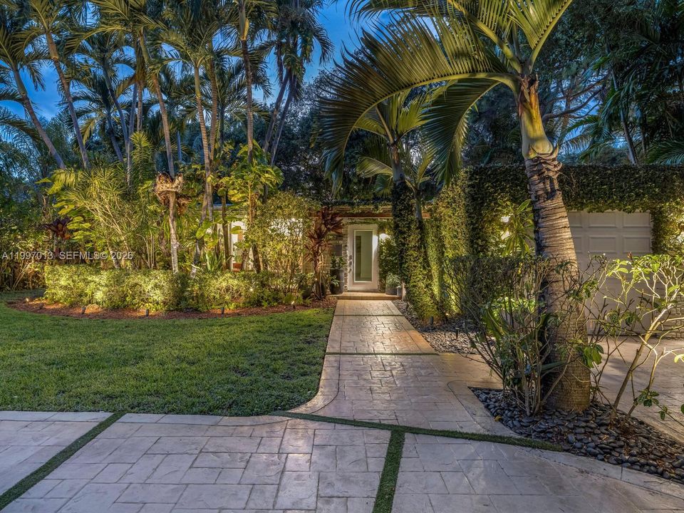 Active With Contract: $1,325,000 (3 beds, 2 baths, 2242 Square Feet)