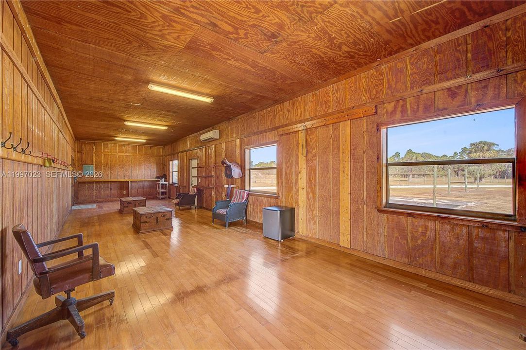 For Sale: $5,999,999 (161.00 acres)