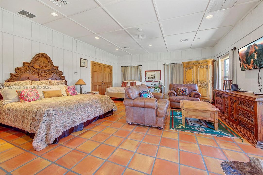 For Sale: $5,999,999 (161.00 acres)