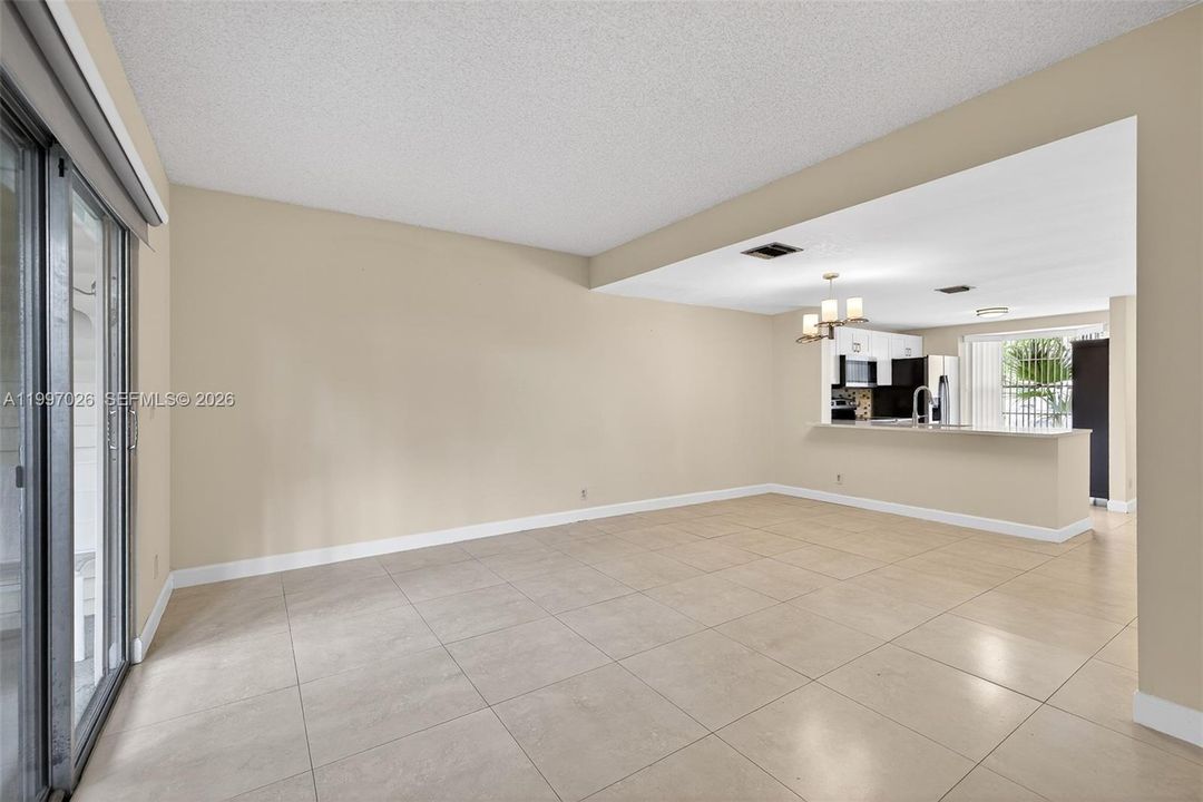 Neutral tile