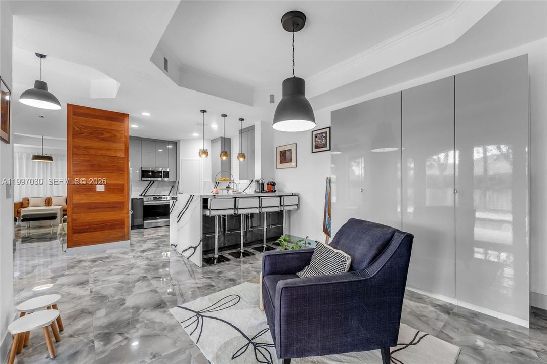 Activo con contrato: $5,800 (4 camas, 3 baños, 2413 Pies cuadrados)