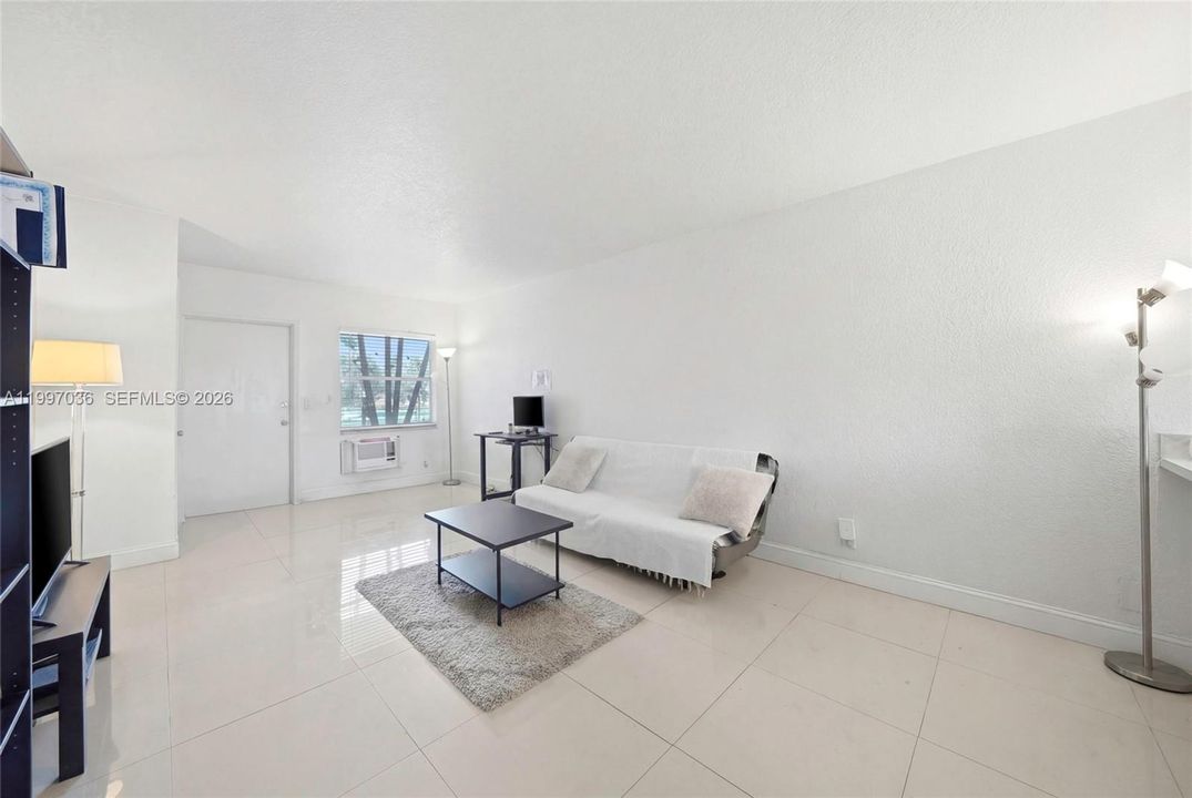 For Sale: $192,000 (1 beds, 1 baths, 600 Square Feet)