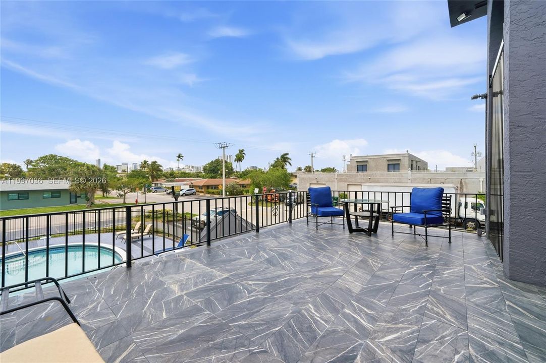 For Sale: $192,000 (1 beds, 1 baths, 600 Square Feet)
