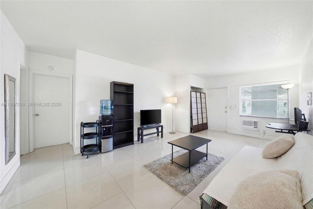 For Sale: $192,000 (1 beds, 1 baths, 600 Square Feet)
