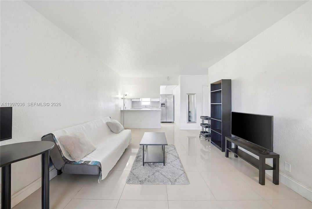 For Sale: $192,000 (1 beds, 1 baths, 600 Square Feet)