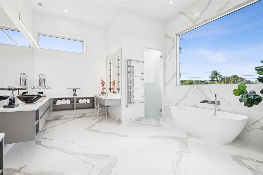 For Rent: $27,500 (5 beds, 5 baths, 5024 Square Feet)