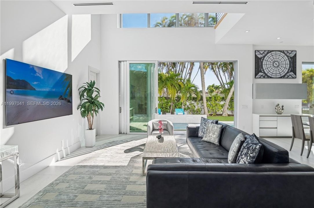 For Rent: $27,500 (5 beds, 5 baths, 5024 Square Feet)