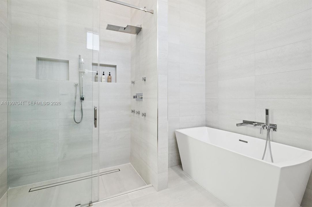 For Rent: $27,500 (5 beds, 5 baths, 5024 Square Feet)