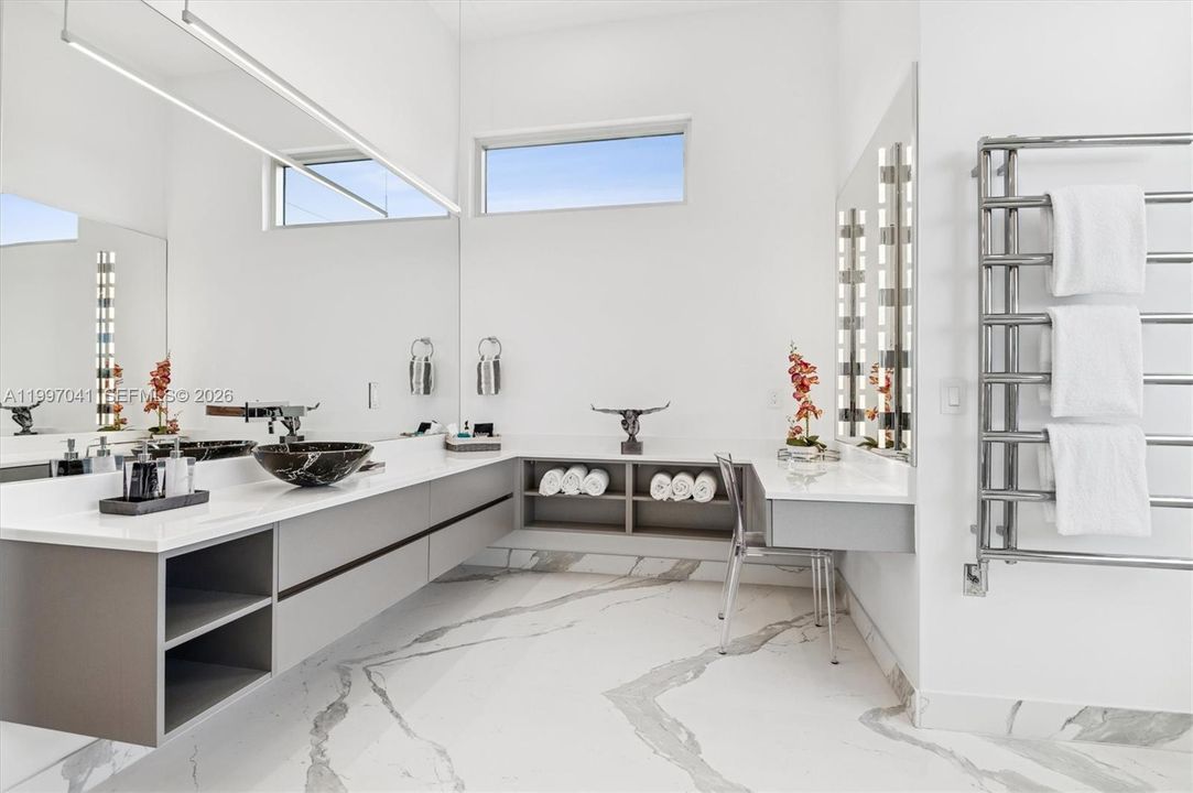For Rent: $27,500 (5 beds, 5 baths, 5024 Square Feet)