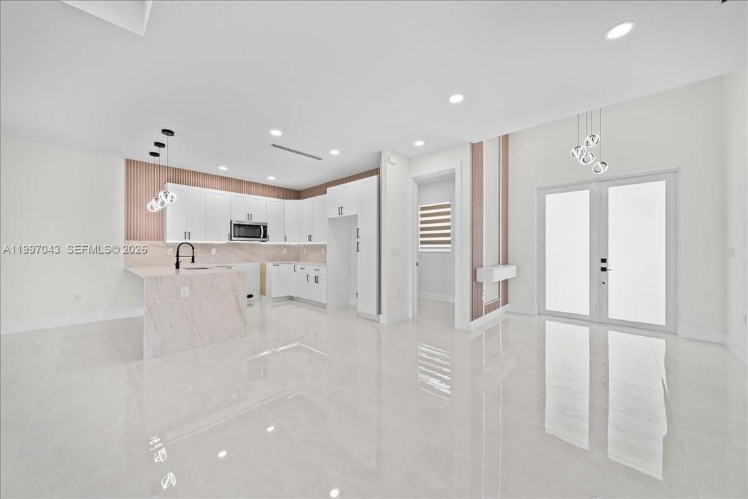 Под контрактом: $365,000 (3 спален, 2 ванн, 1566 Квадратных фут)