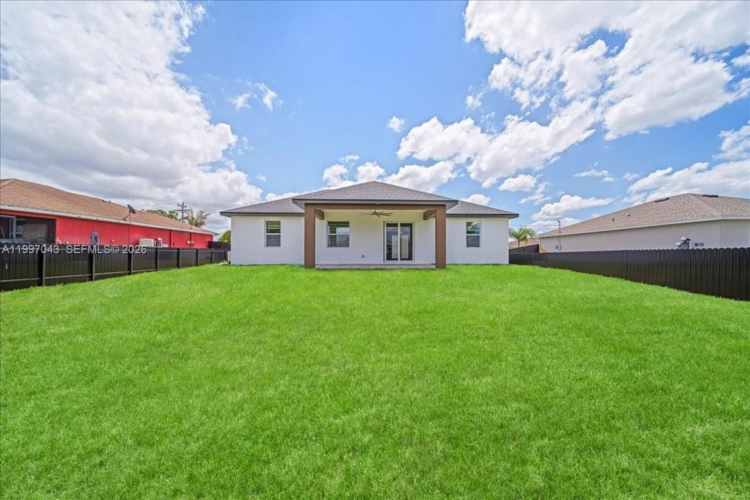 Под контрактом: $365,000 (3 спален, 2 ванн, 1566 Квадратных фут)