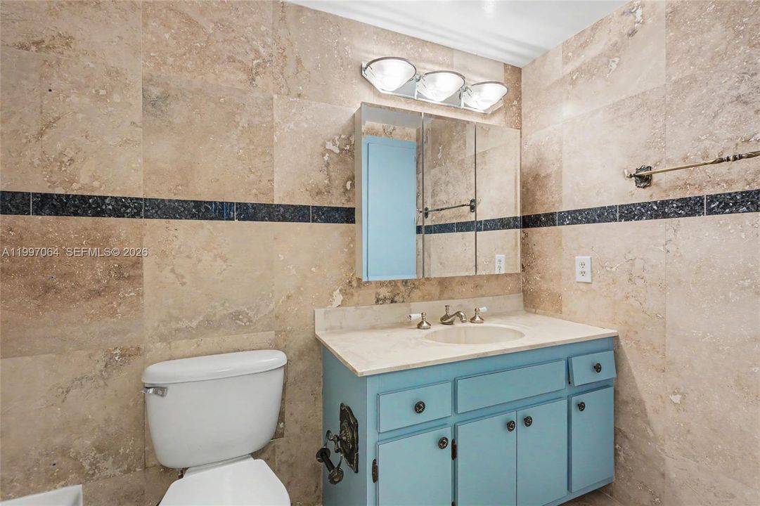 Под контрактом: $159,900 (1 спален, 1 ванн, 844 Квадратных фут)