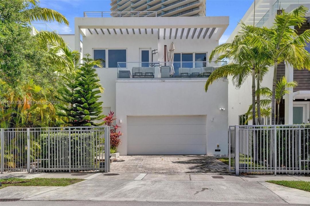 Недавно арендовано: $17,500 (5 спален, 4 ванн, 3156 Квадратных фут)