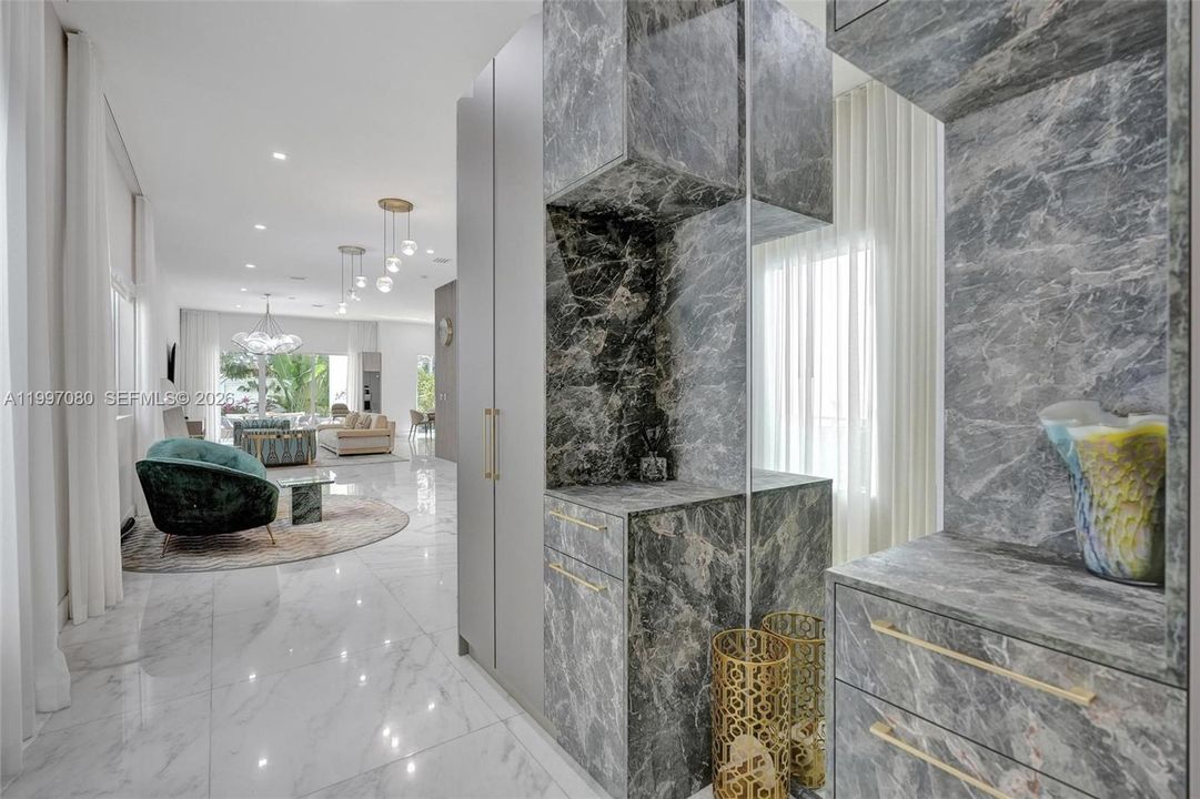 Недавно арендовано: $17,500 (5 спален, 4 ванн, 3156 Квадратных фут)