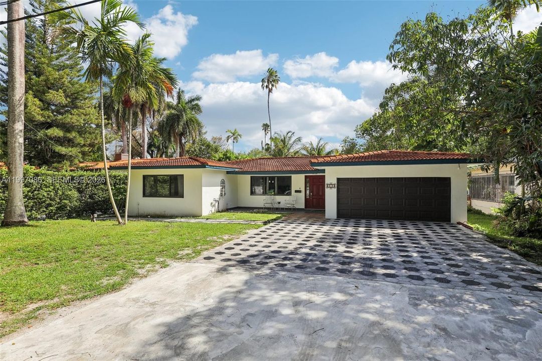 En Venta: $1,799,900 (3 camas, 3 baños, 2159 Pies cuadrados)