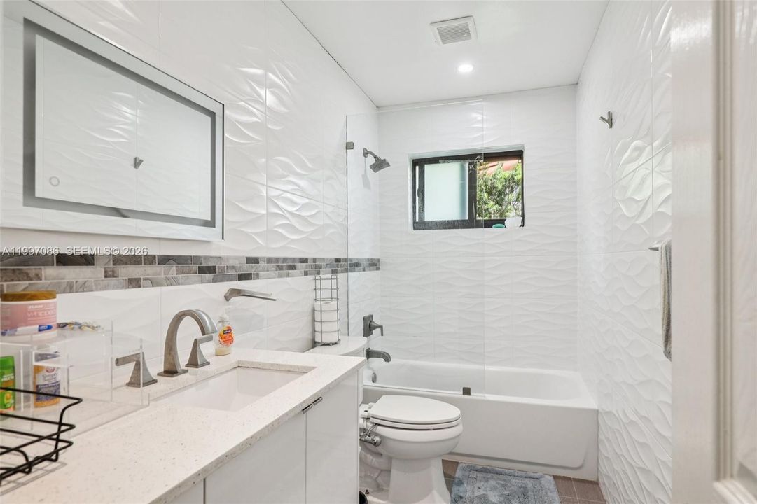 En Venta: $1,799,900 (3 camas, 3 baños, 2159 Pies cuadrados)