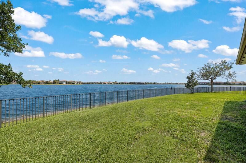 8691 Lakeside Bend - 15.jpg-vsuniqueid-6